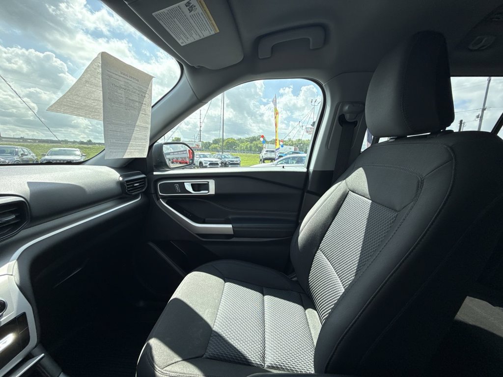Used 2023 Ford Explorer XLT AWD/4WD image 24