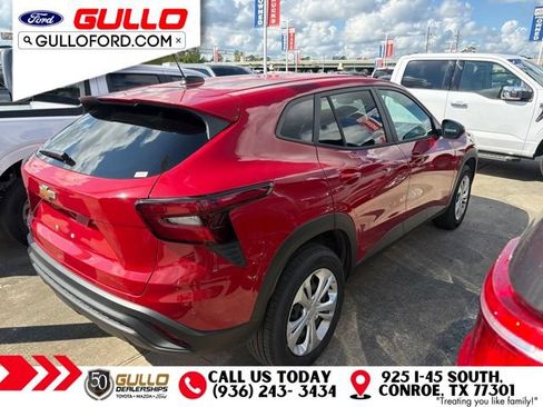 Used 2026 Chevrolet Trax LS FWD image 5
