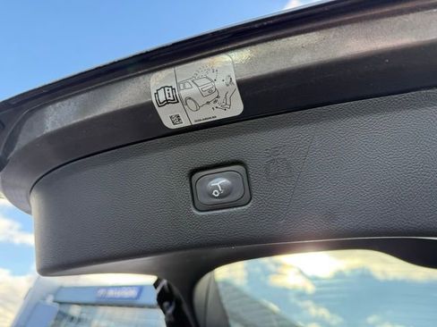 Used 2018 Ford Edge Titanium w/ Technology Package image 7