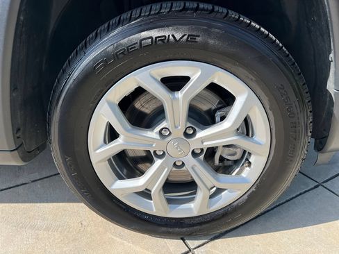 Used 2024 Jeep Compass Latitude AWD/4WD image 5