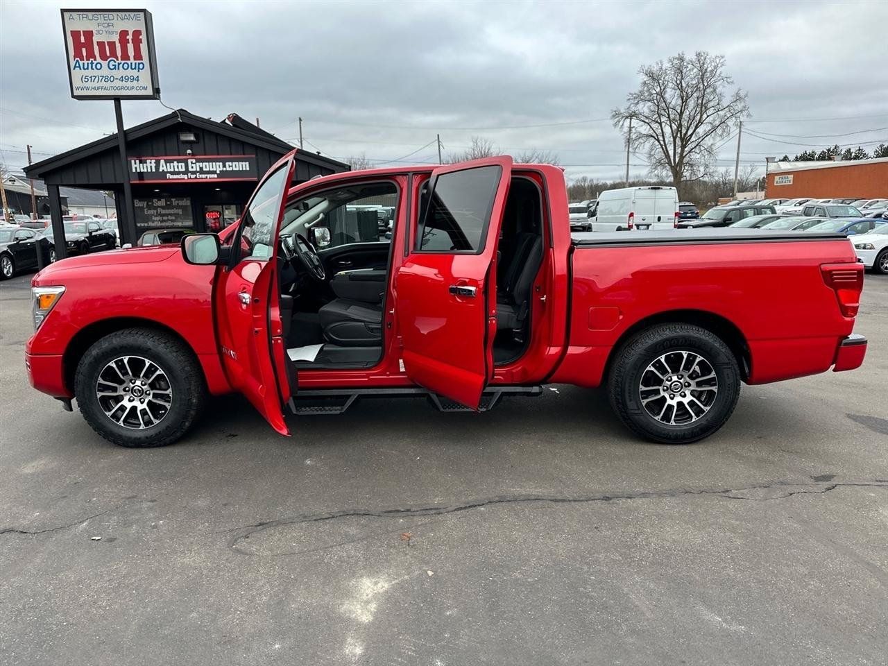 Used 2021 Nissan Titan SV RWD image 18