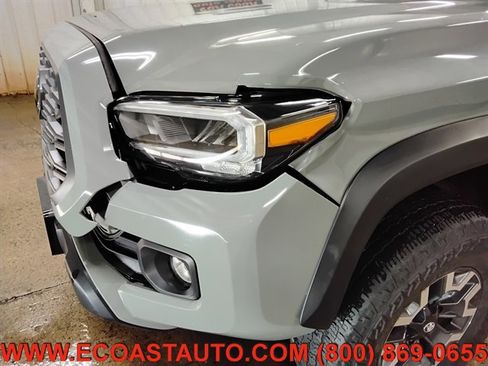 Used 2023 Toyota Tacoma TRD Off-Road w/ Technology Package AWD/4WD image 15