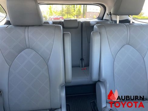 Used 2022 Toyota Highlander Platinum AWD/4WD image 28
