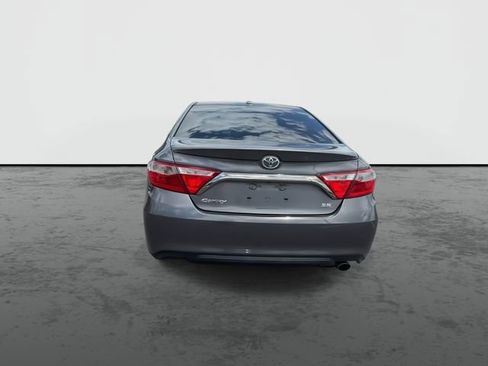 Used 2015 Toyota Camry SE w/ Moonroof Package image 7