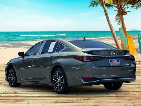 Used 2025 Lexus ES 300h w/ Premium Package FWD image 4