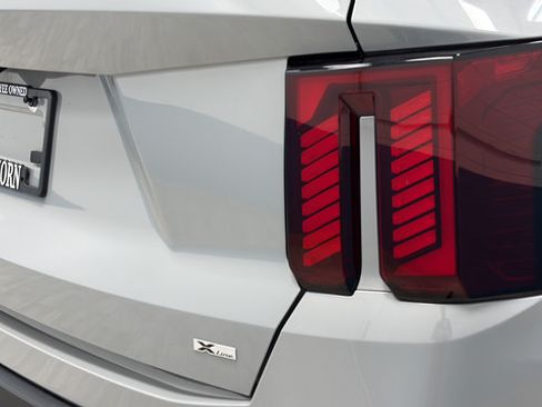 Used 2025 Kia Sorento SX AWD/4WD image 40