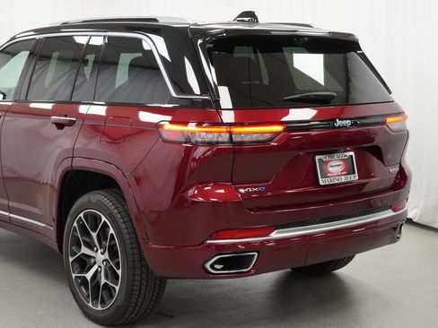 Used 2022 Jeep Grand Cherokee Summit AWD/4WD image 12