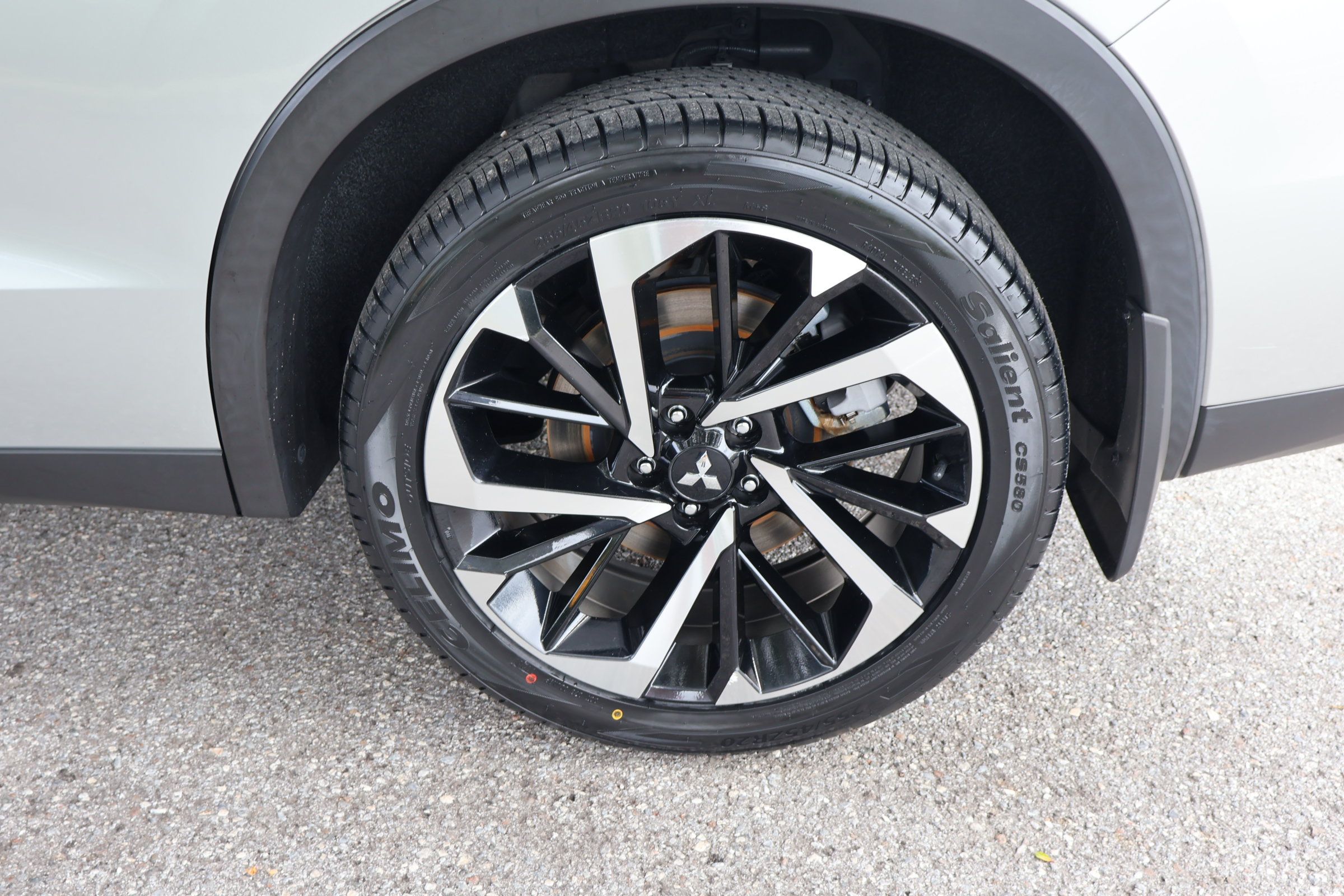 Used 2023 Mitsubishi Outlander SE FWD image 13
