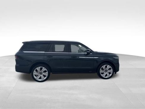 Used 2025 Lincoln Navigator Reserve AWD/4WD image 7