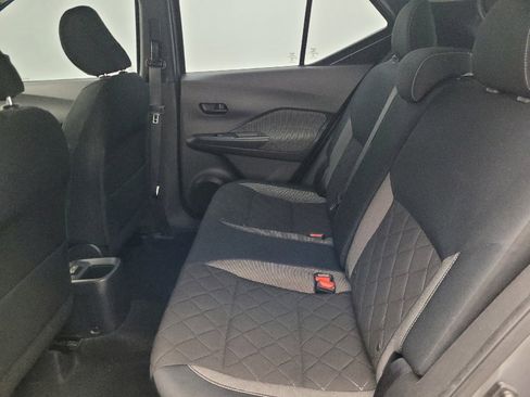 Used 2018 Nissan Kicks S image 18