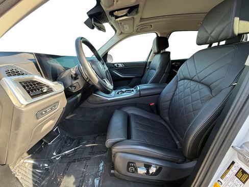 Used 2024 BMW X7 xDrive40i w/ Parking Assistance Package AWD/4WD image 9