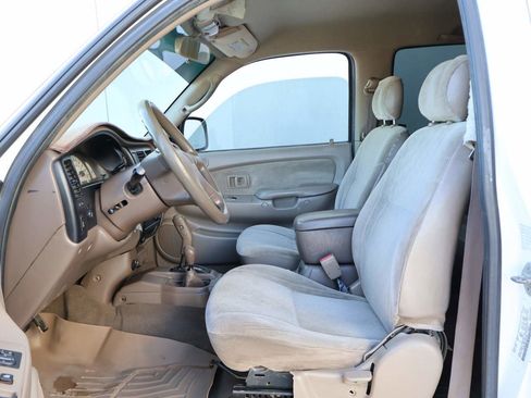 Used 2001 Toyota Tacoma V6 Crew Cab image 8