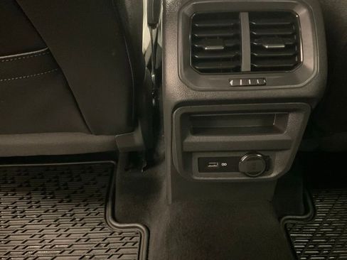 Used 2020 Volkswagen Tiguan SE image 29