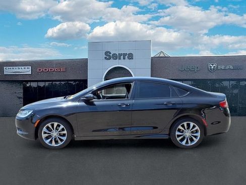 Used 2015 Chrysler 200 S FWD image 4