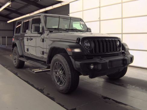 Used 2024 Jeep Wrangler Unlimited Sport AWD/4WD image 2