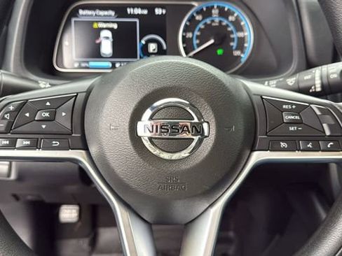 Certified 2022 Nissan Leaf S image 27
