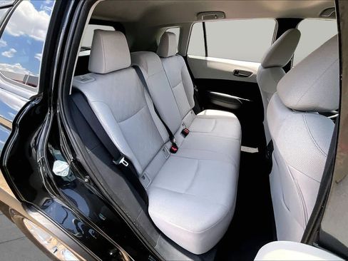 Used 2024 Toyota Corolla Cross LE FWD image 20