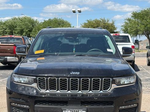 Used 2023 Jeep Grand Cherokee L Limited w/ Luxury Tech Group II image 3