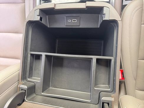 Used 2025 Chevrolet Suburban LT RWD image 24