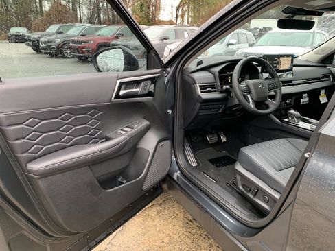 New 2025 Mitsubishi Outlander SEL image 6