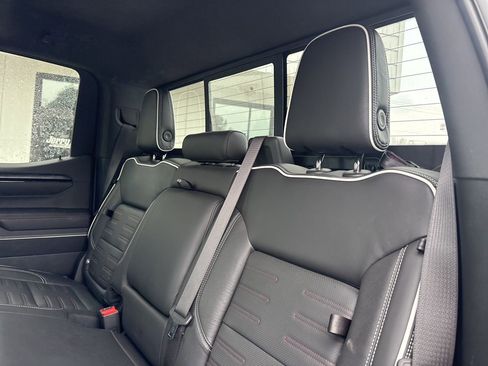 Used 2022 GMC Sierra 1500 AT4X image 5