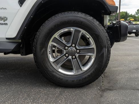 Used 2022 Jeep Wrangler Unlimited Sahara w/ LED Lighting Group AWD/4WD image 11