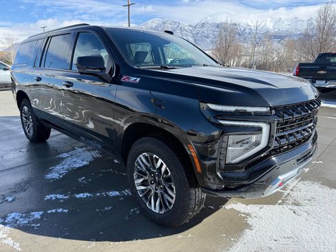 Used 2025 Chevrolet Suburban Z71 image 9