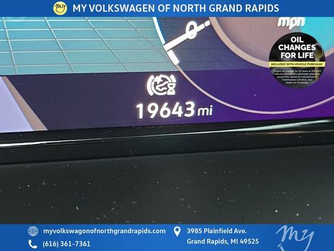 Used 2025 Volkswagen Atlas Cross Sport SEL Premium R-Line image 19