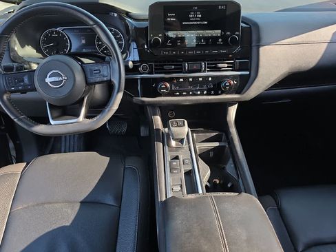 Used 2022 Nissan Pathfinder SL w/ Cargo Package FWD image 4