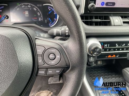 Used 2024 Toyota RAV4 XLE AWD/4WD image 39