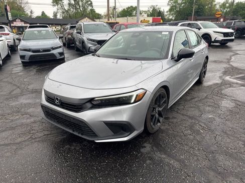Used 2023 Honda Civic Sport image 3