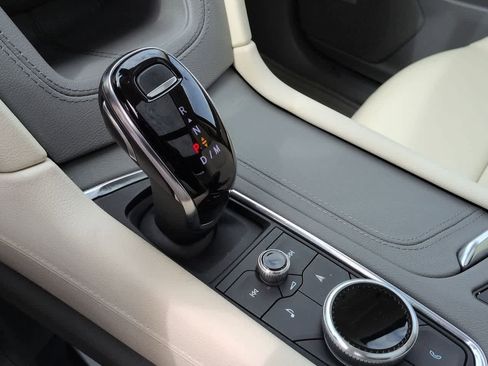 Used 2025 Cadillac XT5 Premium Luxury image 33