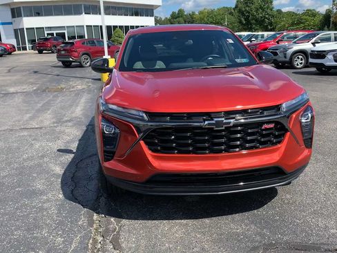 Certified 2024 Chevrolet Trax RS w/ Sunroof Package FWD image 3