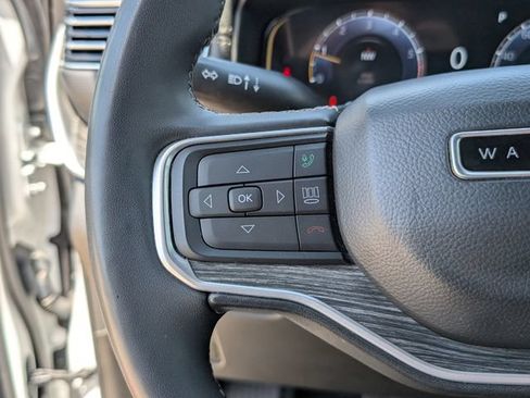 Used 2024 Jeep Wagoneer L Series II RWD image 6