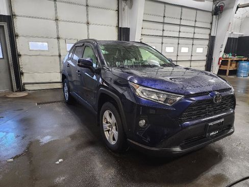 Used 2019 Toyota RAV4 XLE image 9