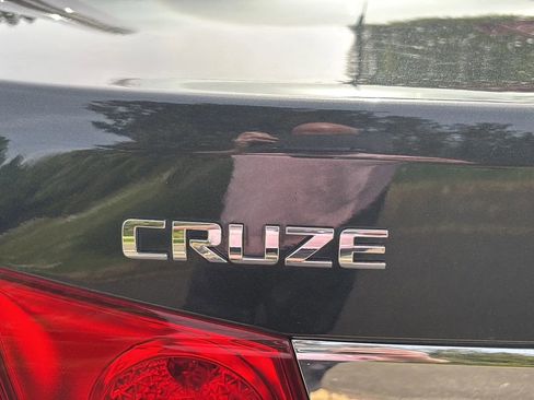 Used 2014 Chevrolet Cruze LT w/ Technology Package FWD image 10