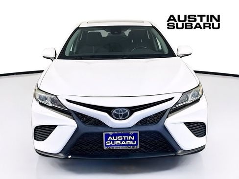 Used 2020 Toyota Camry SE image 2