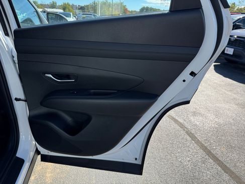 New 2025 Hyundai Tucson SE image 27