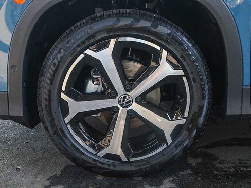 New 2025 Volkswagen Tiguan SE image 11