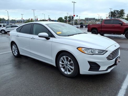 Used 2020 Ford Fusion SE FWD image 3