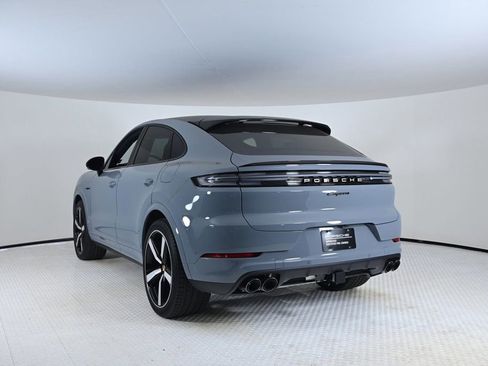Certified 2025 Porsche Cayenne E-Hybrid Coupe image 3