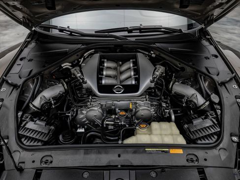 Used 2009 Nissan GT-R Premium image 3