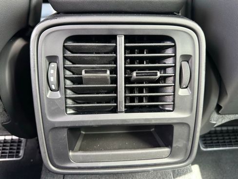 Used 2025 Porsche Taycan image 32