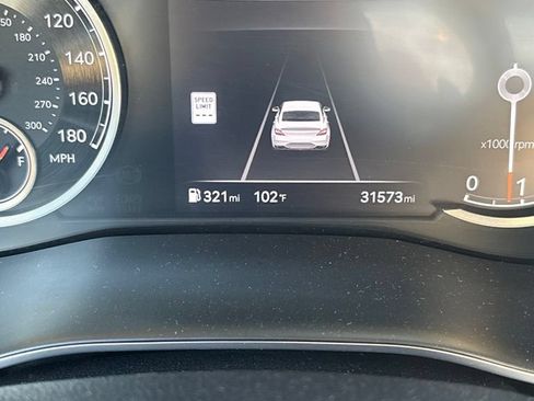 Used 2025 Genesis G70 2.5T RWD image 7