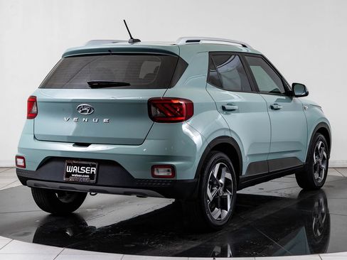 Used 2025 Hyundai Venue SEL FWD image 10