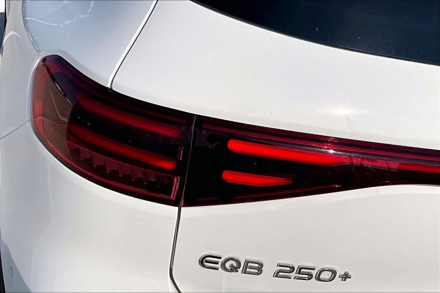 Used 2024 Mercedes-Benz EQB 250+ image 24