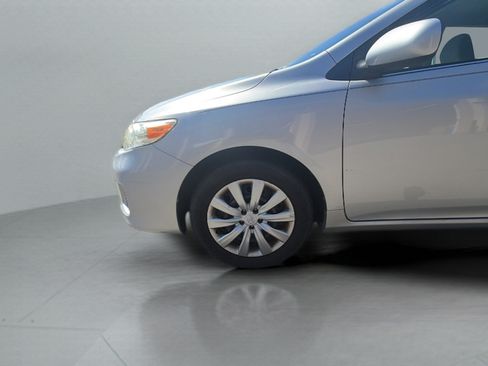 Used 2013 Toyota Corolla LE FWD image 28