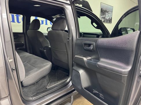 Used 2017 Toyota Tacoma TRD Sport w/ Tow Package AWD/4WD image 20