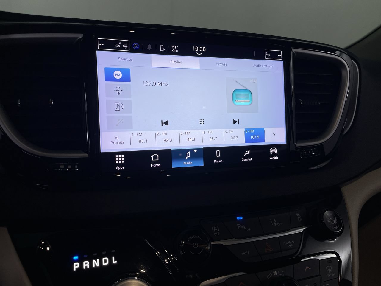 Used 2023 Chrysler Pacifica Touring-L FWD image 16