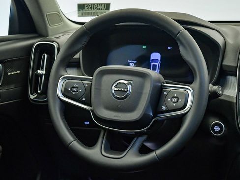 Certified 2025 Volvo XC40 B5 Ultra w/ Climate Package image 12